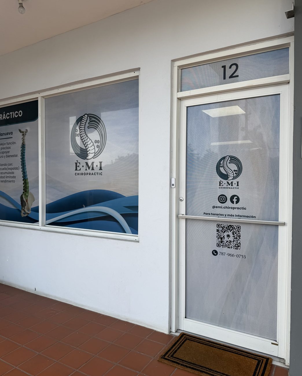 Entrada del Local 12, ÈMI Chiropractic