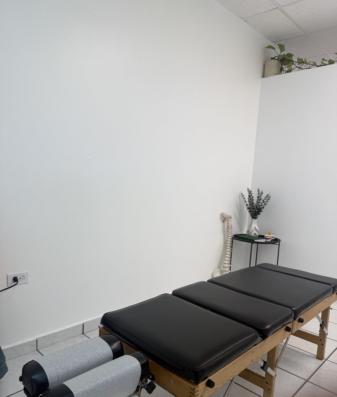 Sala de ajuste de ÈMI Chiropractic